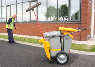 Single Space-Liner™ Cleaning Trolley for litter collection with yellow lid and moulding and man collecting waste on floor with litter grabber